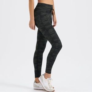 Vuori Daily Legging Camo Green Size Small
